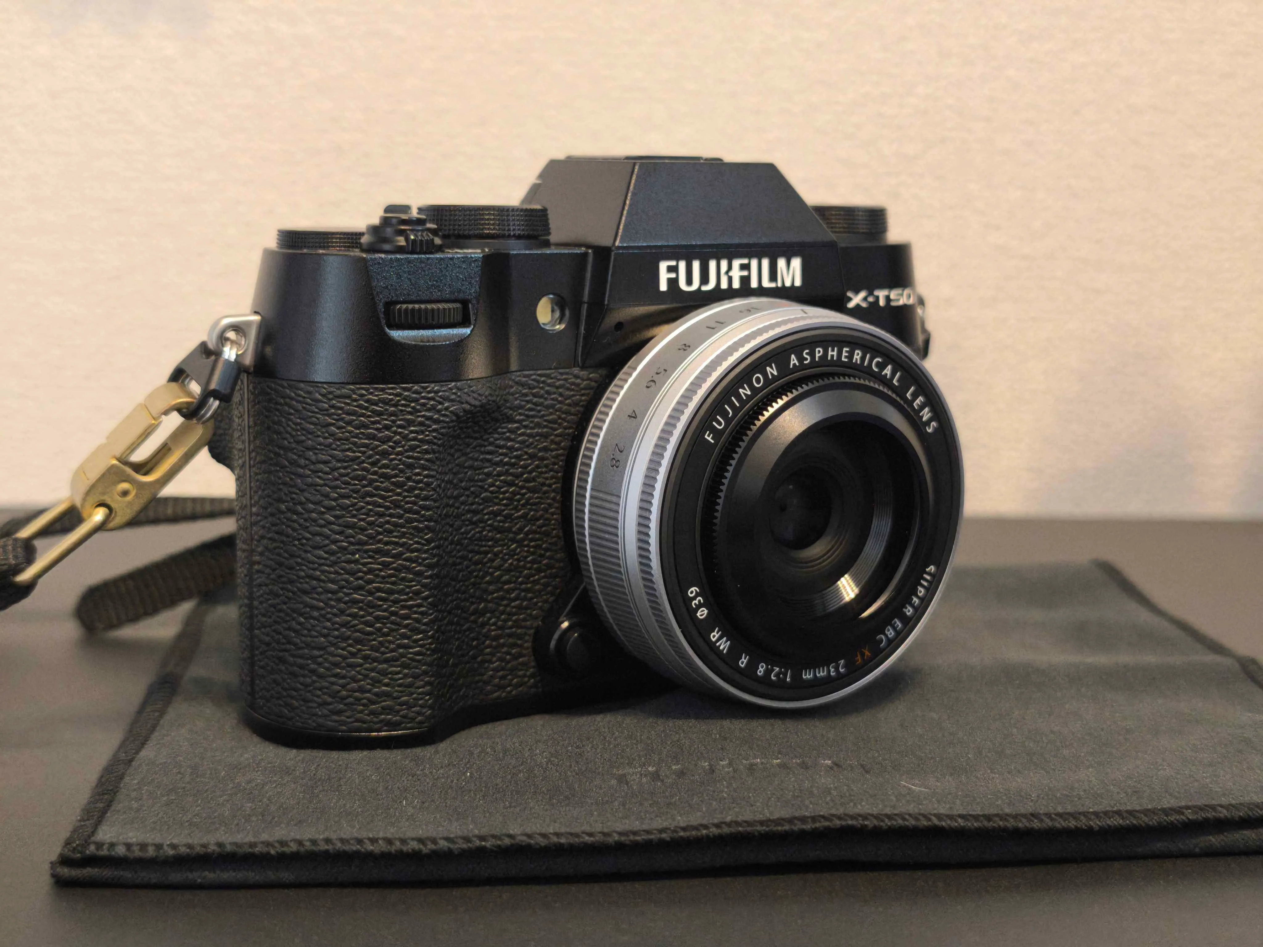FUJINON XF23mmF2.8 R WRを装着したFUJIFILM X-T50